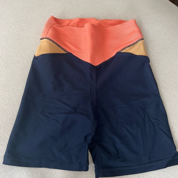 Upside Biker shorts - Picture 3 of 6